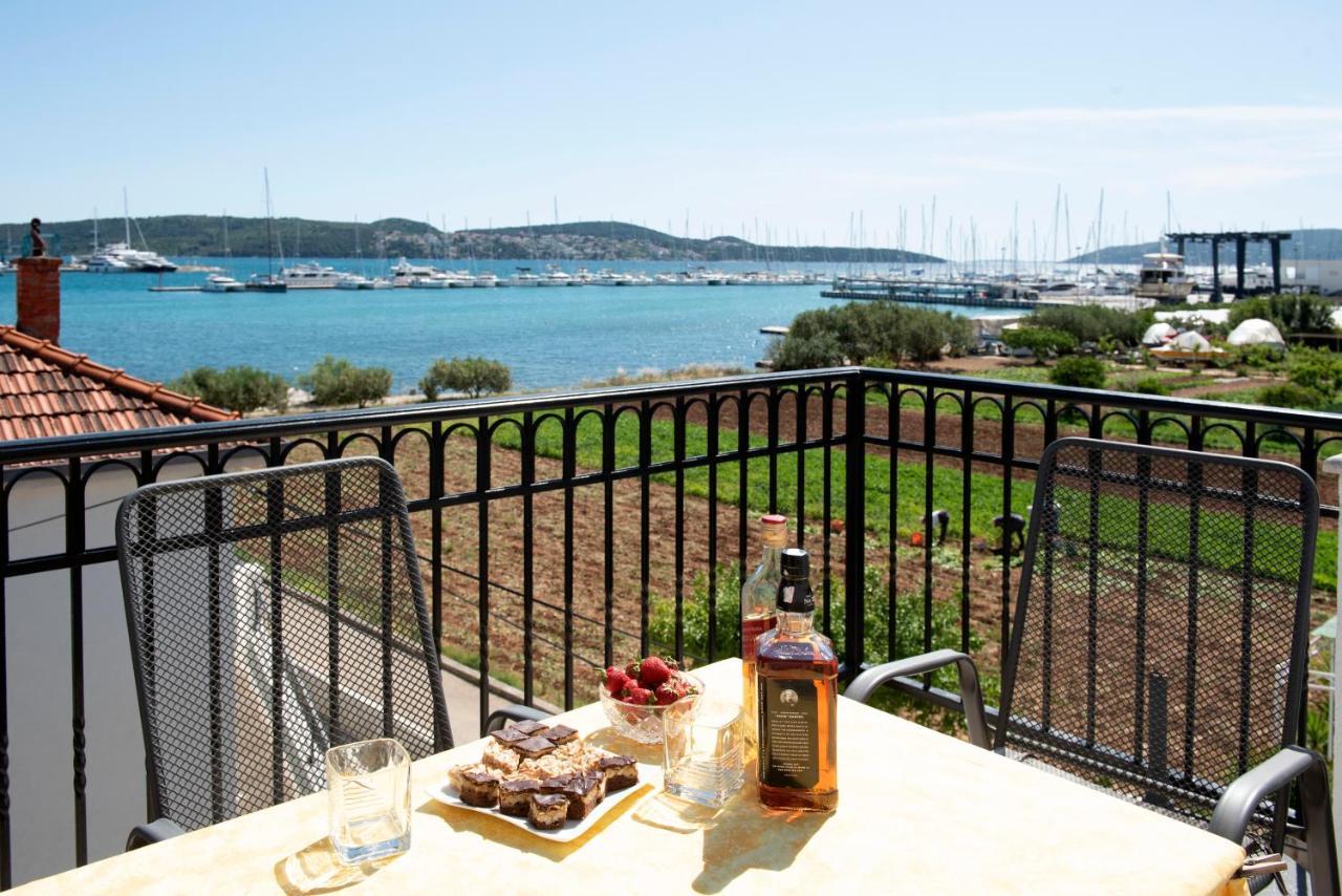 Apartments Roza Trogir Exterior foto